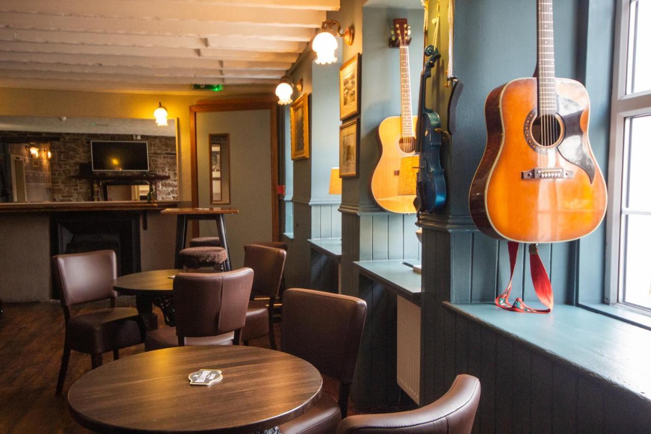 Horse And Hound Country Inn Bonchester Bridge エクステリア 写真